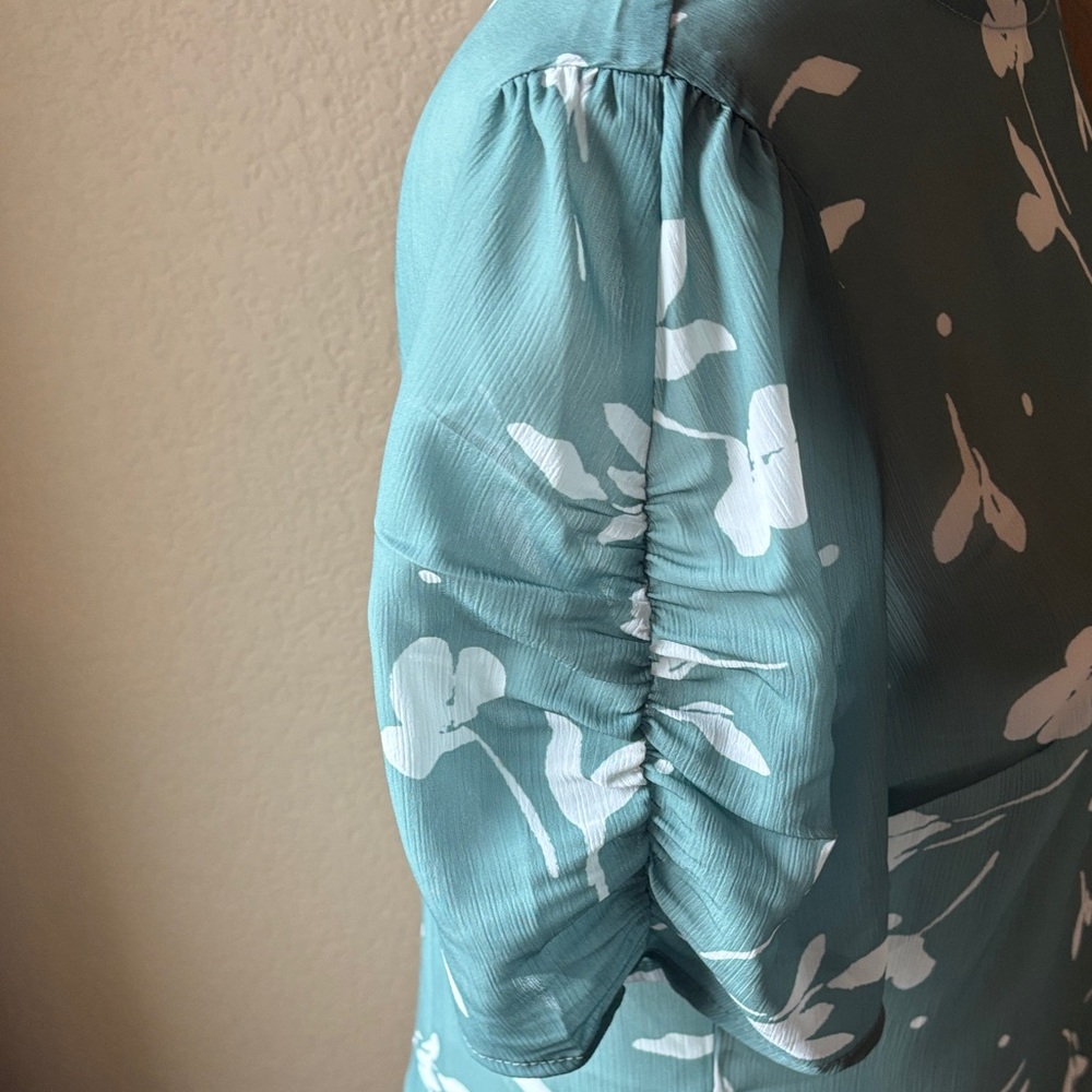 NWT Allegra K Sage Green Floral Top with Shirred Sleeves, Size Small - Picture 4 of 10